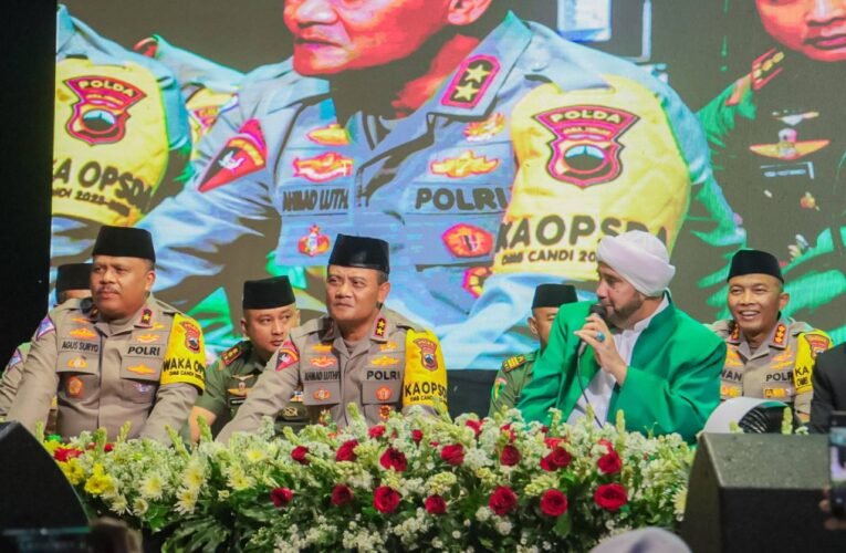 Kapolda Jateng Irjenpol Ahmad Luthfi di hadapan majelis Sholawat mohon restu agar seluruh Polisi Jateng menjadi Polisi yang baik