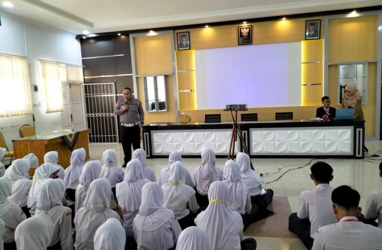 Polresta Cilacap menggelar Police Goes To School dalam rangka Operasi Patuh Candi 2024 di beberapa sekolah di Kabupaten Cilacap