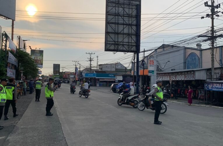 Banyak Polisi Berompi Hijau Di Pagi Hari, Masyarakat Cilacap Ucapkan Terimakasih