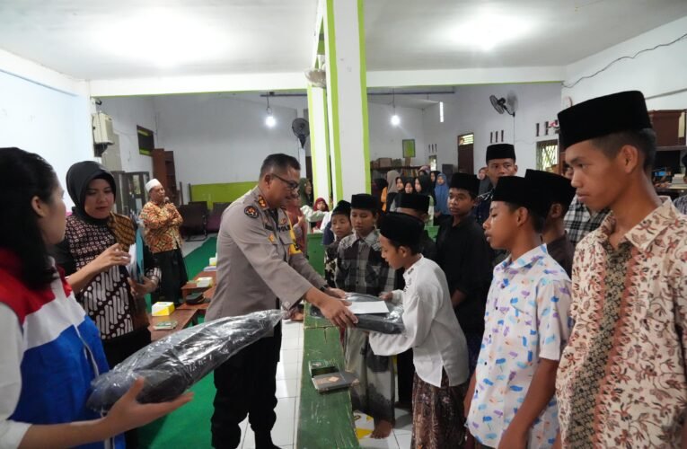 Bidhumas Polda Jateng Gandeng Pertamina Serahkan Santunan Kepada 102 Anak Panti Asuhan